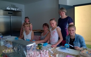 La préparation :
Christelle , Céline , Nadia , Maïwenn , Nadine , Emie .